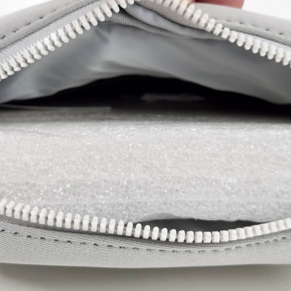 Vooray Sidekick Cross Body Bag Gray MOTO Woman’s Purse Ajustable Strap - Picture 6 of 8